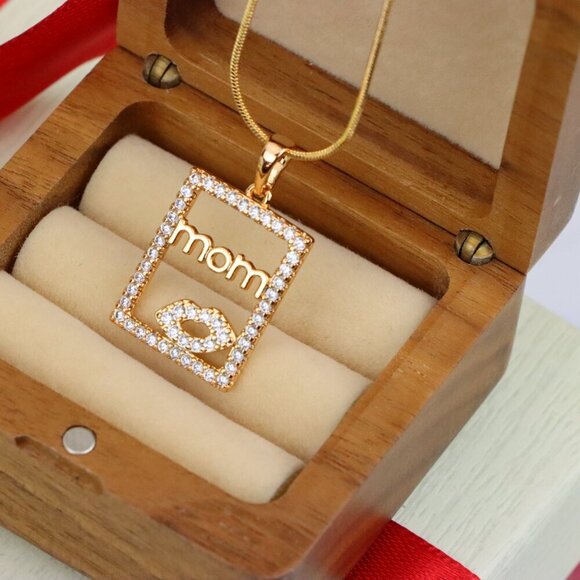 "Rose Gold Mom Pendant with Kiss Motif and Crystal Frame, XPPT1270 - Picture 10 of 13